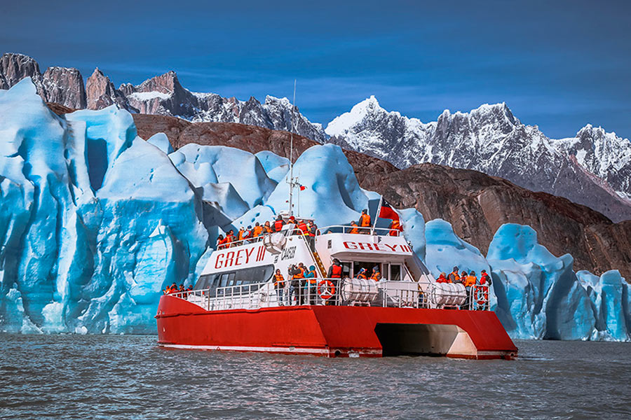 Torres del Paine y Navegación al Glaciar Grey